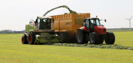 gras grasland melkveebedrijf grasoogst